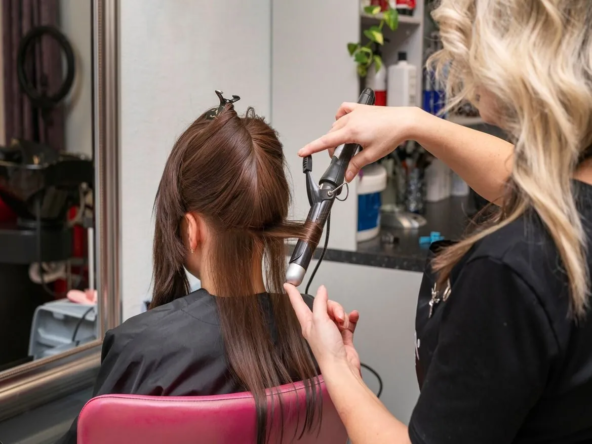 Salon de coiffure à vendre à Broye, opportunité clé en main avec forte clientèle