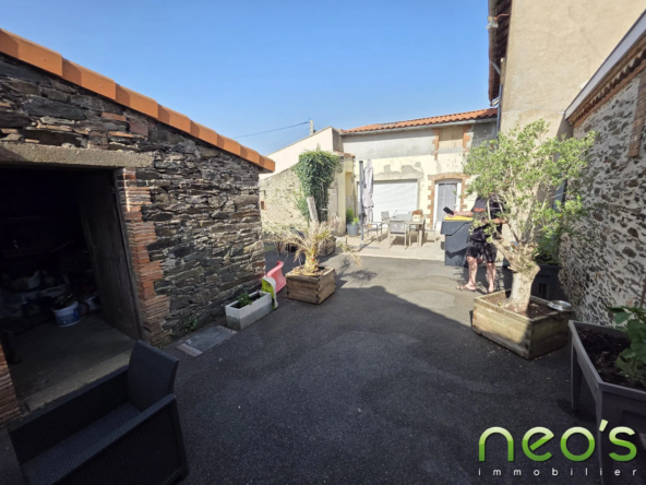 Maison de ville à vendre à La Chapelle du Genêt - 124 m² avec terrasse et dépendance