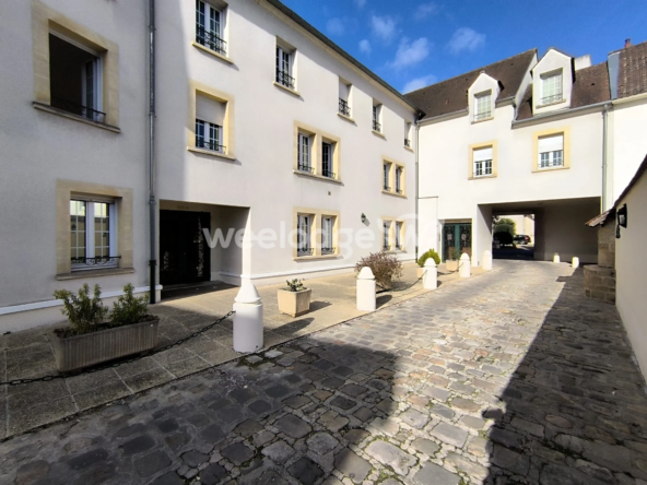 Appartement F2 entièrement meublé avec box et parking à Chennevières