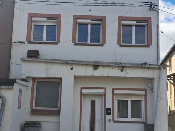 Maison à rénover de 86m² à Betting avec terrasse et potentiel locatif
