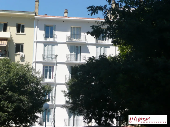 Vente appartement T2 lumineux au dernier étage à Toulon Castigneau