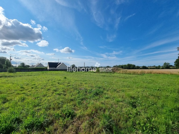 Terrain constructible de 1662 m² à Juaye-Mondaye, prêt à bâtir