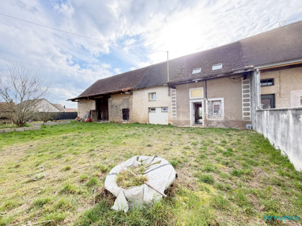 Charmant corps de ferme à rénover de 134 m² à MARNAY, idéal pour créer une maison de caractère