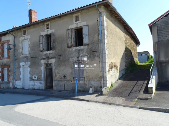 Maison en pierre à rénover avec grange et jardin à Saillat-sur-Vienne