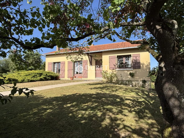 Maison à vendre à Beaupréau-en-Mauges avec grand terrain et 4 chambres
