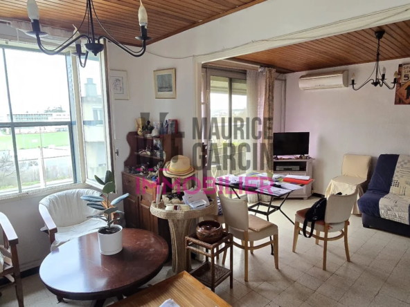 Appartement T4 avec vue campagne, balcon, cave et parking à Avignon