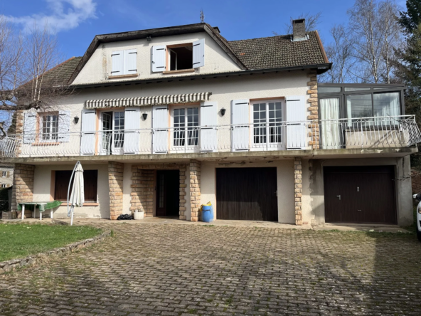Maison familiale spacieuse de 200 m² à Cours proche commodités