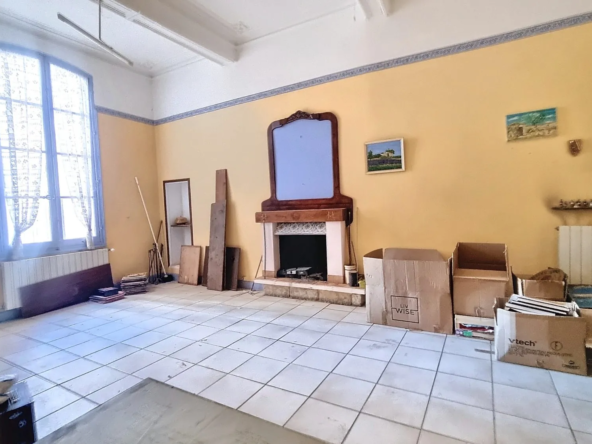 Maison à vendre à Carpentras avec 2 appartements, garage et vue sur la cathédrale