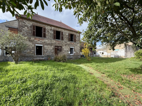 Belle maison bourgeoise à rénover de 105 m² avec dépendance à Beauvezet près de Vichy