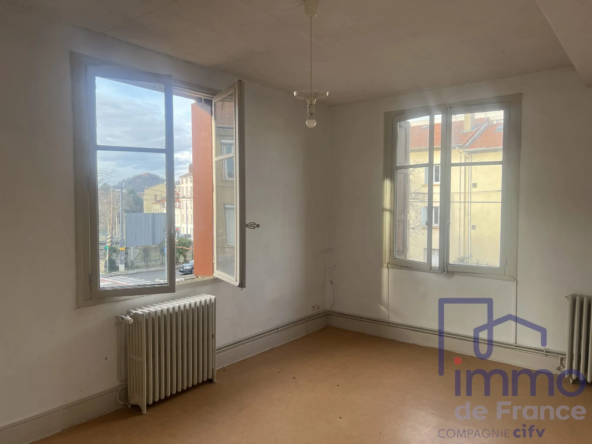 Immeuble à vendre à Saint-Etienne Tardy – Investissement locatif potentiel