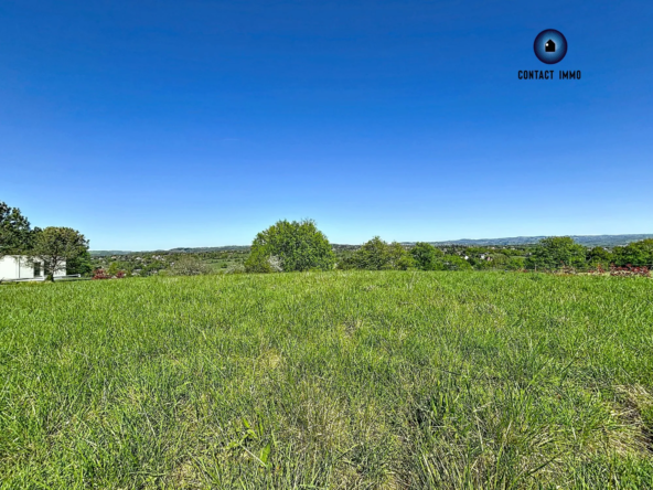 Terrain à bâtir de 3 800 m² à Ussac, emplacement privilégié
