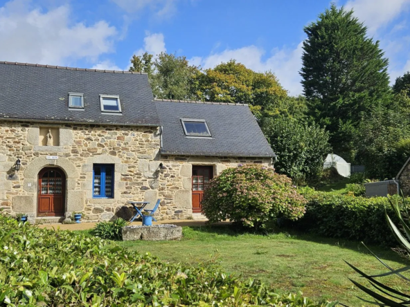 Maison en pierre avec jardin et potentiel à Callac en Bretagne