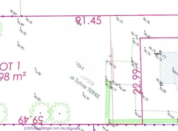 Terrain constructible de 1898 m² à Saint Lyé au cœur du village