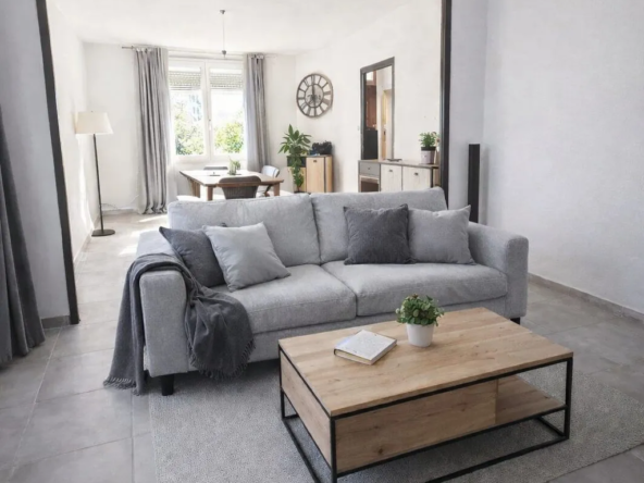 Maison à vendre à Alès avec grand terrain et potentiel de rénovation
