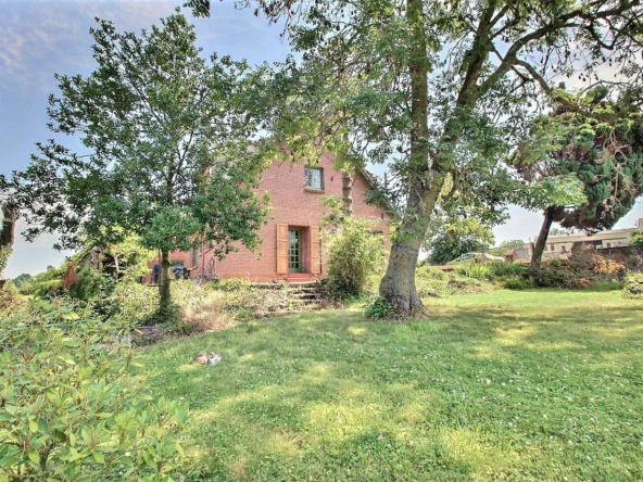 Maison à vendre à Saint-Hilaire-Cottes avec grand terrain et potentiel de rénovation