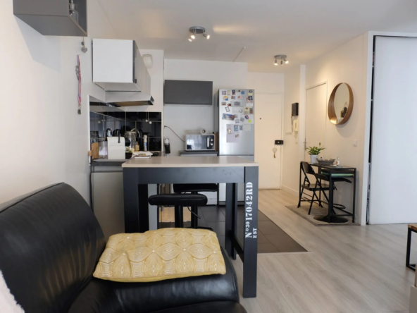 Appartement 1 pièce de 38 m² à Villepreux avec cave et parking, prêt à vivre