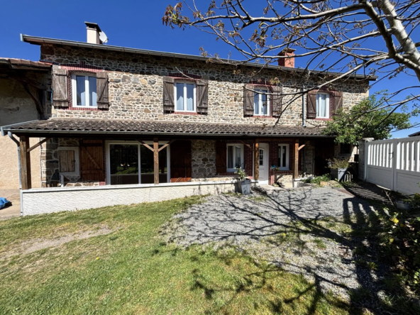 Authentique propriété en pierre avec dépendances à Deux-Grosnes