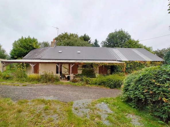 Maison de plain-pied avec terrain de 4,25 hectares à Vimartin-sur-Orthe