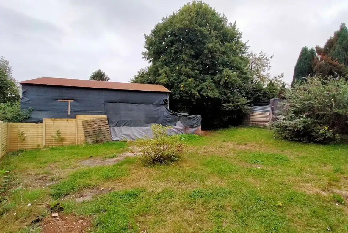 Maison de plain-pied avec terrain de 4,25 hectares à Vimartin-sur-Orthe 