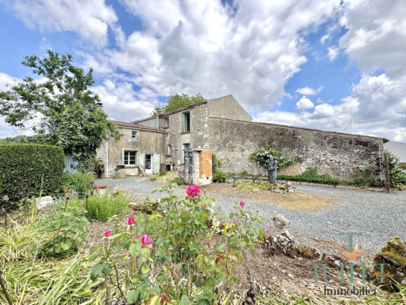 Maison ancienne en pierres à rénover à Saint-Sornin, proche plages et Île d'Oléron