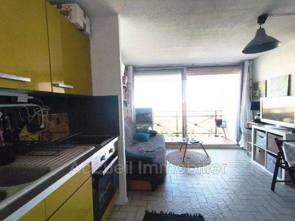 Studio cabine au premier étage avec parking, piscine et proximité commerces à Le Grau du Roi