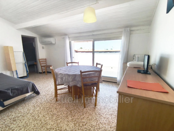 Charmant appartement avec terrasse et parking privé à Le Grau du Roi