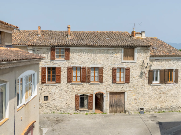 Maison provençale de 800 m² avec potentiel de rénovation à Carnoules