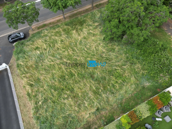Terrain à vendre à Cournon-d'Auvergne - 710 m² secteur résidentiel vue Sancy