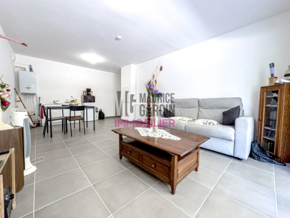 Appartement T2 de 42 m² avec terrasse et parking à Orange