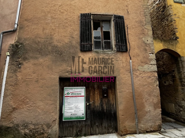 Belle maison à rénover avec garage et potentiel à Bédoin