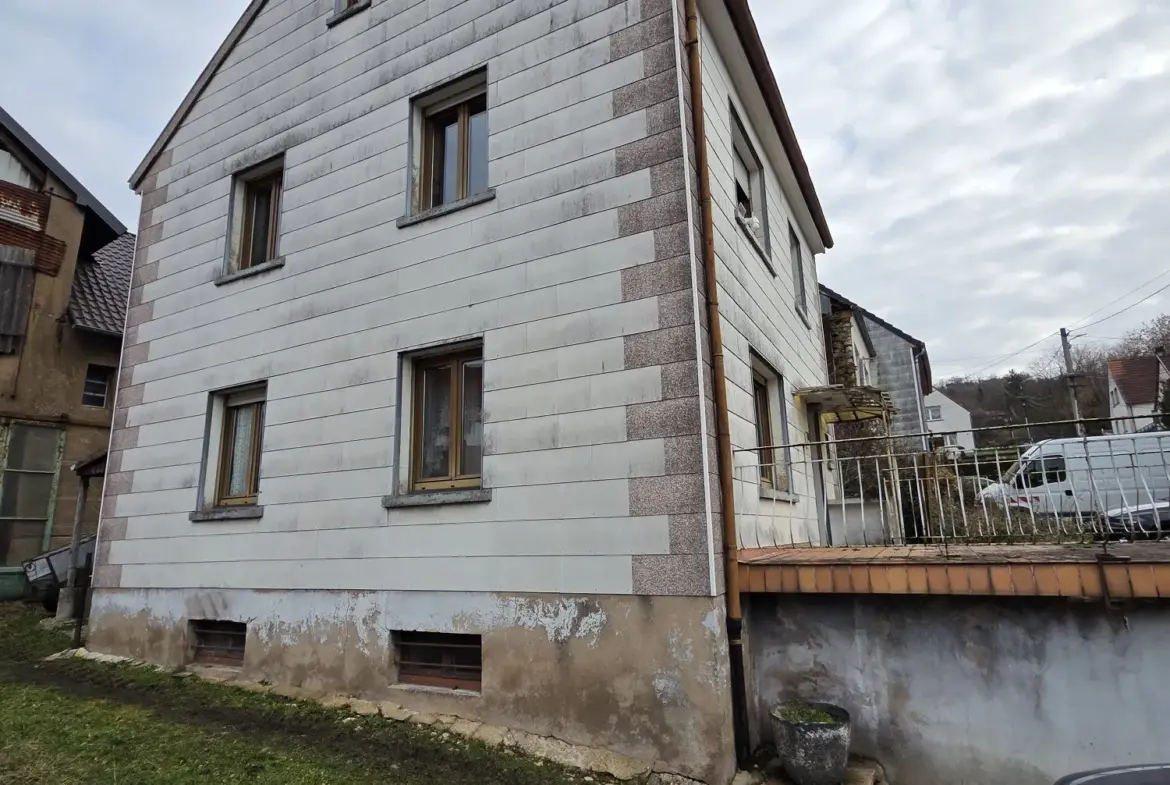 Maison individuelle à rénover à Bliesbruck, proche des écoles et nature 