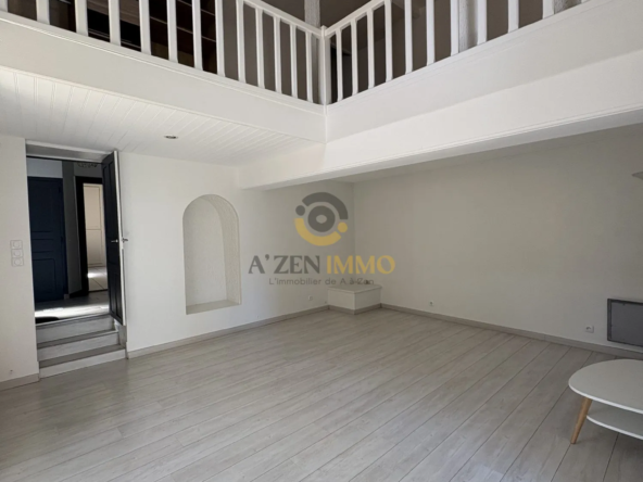 Maison de ville avec 2 chambres et terrasse à Cerizay - Potentiel d'aménagement