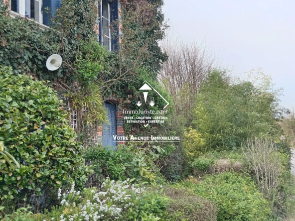 Maison de ville à rénover à Bujaleuf avec terrain et garage