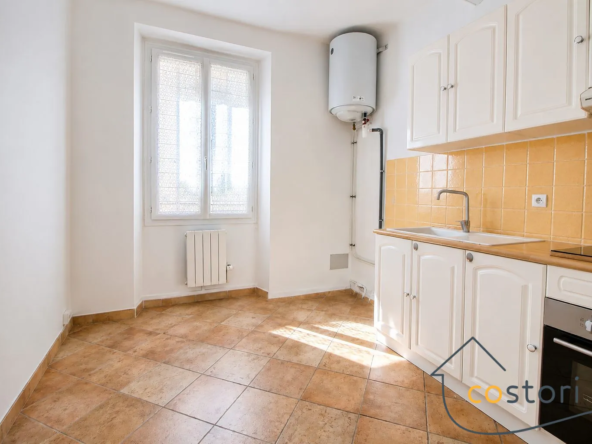 Appartement T2 à vendre à Trans-en-Provence, rénové, lumineux et bien situé