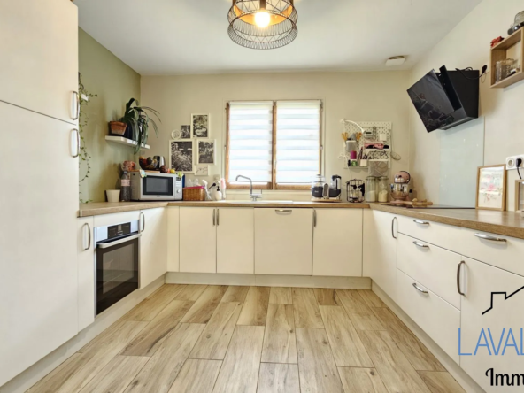 Maison individuelle à Coisy avec jardin, véranda et potentiel piscinable