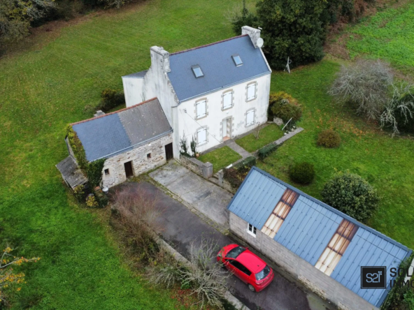 Maison ancienne à vendre à Goulien avec vue campagne et potentiel de rénovation