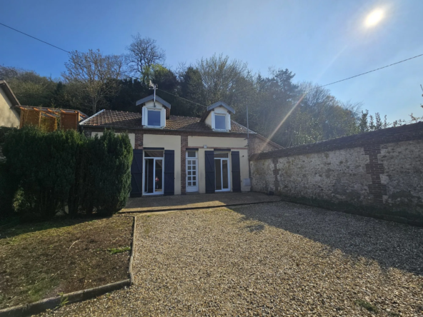 Maison de ville en pierre avec terrasse à Navarre, Evreux - Authenticité et tranquillité