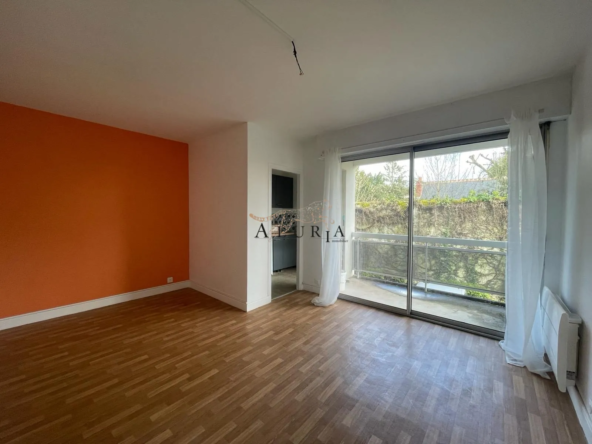 Appartement T1/2 lumineux avec balcon, cave et parking à Saint-Cyr-sur-Loire