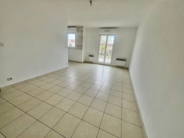 Appartement 3 pièces à Trappes avec balcon, parking et faibles charges