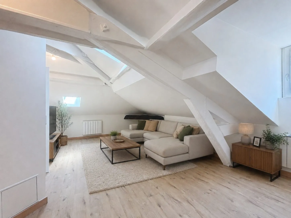 Studio de 35,8 m² à Lyon 3e, rénové en 2026, dernier étage, calme et lumineux