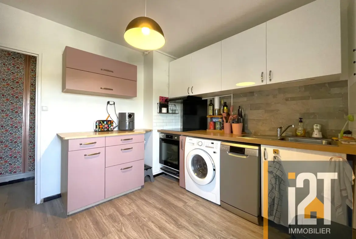 Appartement T3/T4 rénové avec balcons à Neimes dans le quartier Beausoleil / Marronniers 