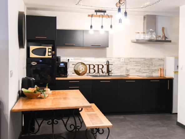 Appartement T4 Duplex rénové en 2021 à Voiron – 90 m²
