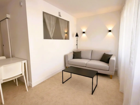 Appartement T1 lumineux avec balcon, parking et cave proche CHU St Augustin à Bordeaux