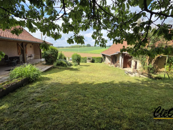 Maison authentique avec dépendances à Moutier-en-Bresse, calme et nature