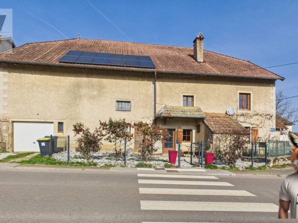 Maison de caractère à Chazot avec grand potentiel, jardin et grange - 170 m²