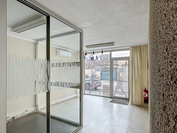 Local professionnel à Tarbes de 108 m² avec deux parkings et emplacement stratégique