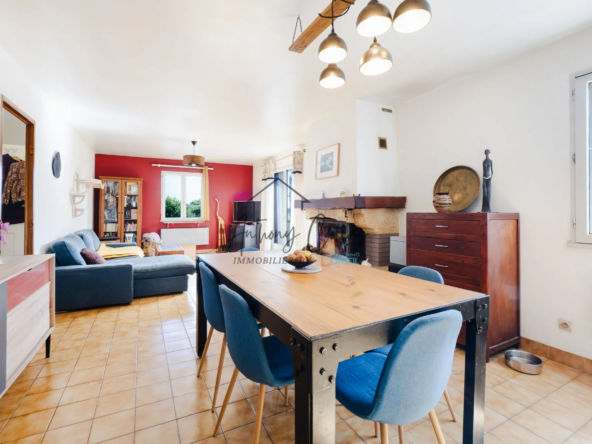 Maison à vendre à Théhillac avec grande terrasse et terrain constructible