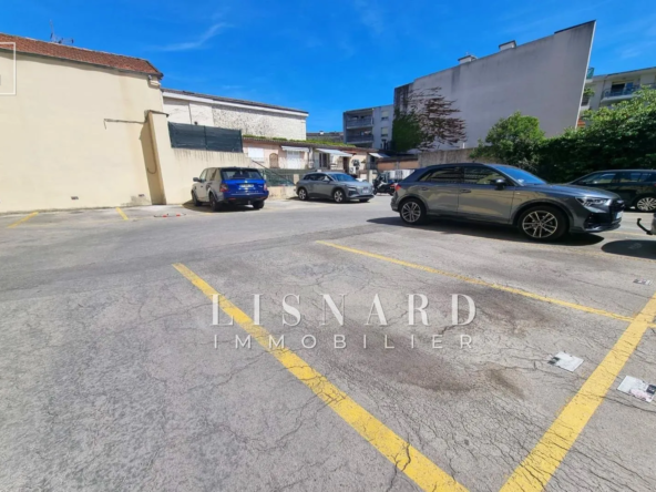 Place de parking à Vallauris facile d'accès dans résidence sécurisée