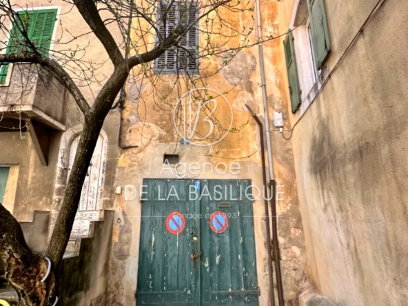 Maison de village à Saint-Maximin-la-Sainte-Baume avec fort potentiel de rénovation