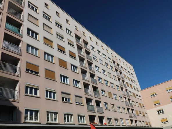 Appartement 3 pièces à rénover à Strasbourg Neudorf avec terrasse, cave et garage